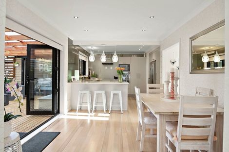 Photo of property in 70 Prince Regent Drive, Half Moon Bay, Auckland, 2012