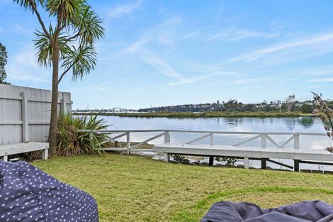 Photo of property in 1 Bangor Street, Point Chevalier, Auckland, 1022