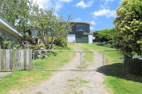 Photo of property in 18 Leslie Road, Cable Bay, 0420
