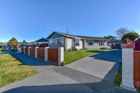 Photo of property in 6 Monteath Place, Redwood, Christchurch, 8051