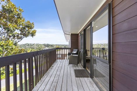 Photo of property in 1/11 Valecrest Place, Bayview, Auckland, 0629