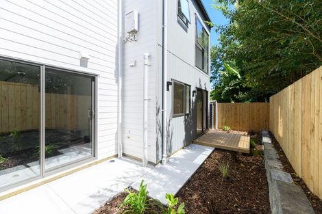 Photo of property in 2a Garner Place, Glenfield, Auckland, 0629