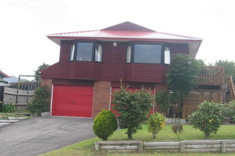 Photo of property in 6 Cassandra Grove, Totara Vale, Auckland, 0629