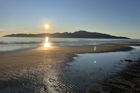 Photo of property in 1 Tahi Road, Paraparaumu Beach, Paraparaumu, 5032