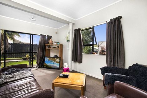 Photo of property in 6 Southview Place, Wattle Downs, Auckland, 2102