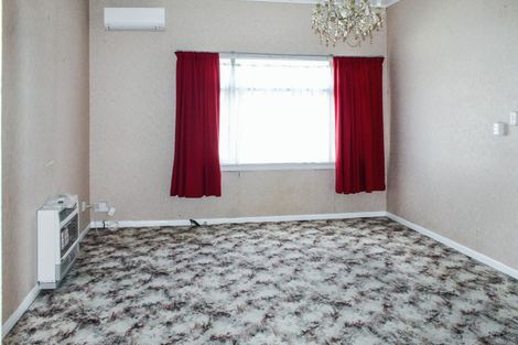 Photo of property in 30 Kingswood Street, Takaro, Palmerston North, 4412