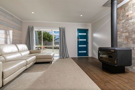 Photo of property in 22 View Ridge Drive, Ranui, Auckland, 0612