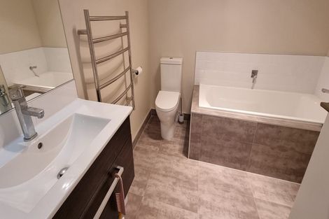 Photo of property in 17 Barbados Drive, Unsworth Heights, Auckland, 0632