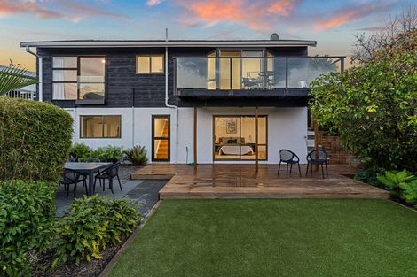 Photo of property in 2/55a Woodlands Crescent, Browns Bay, Auckland, 0630