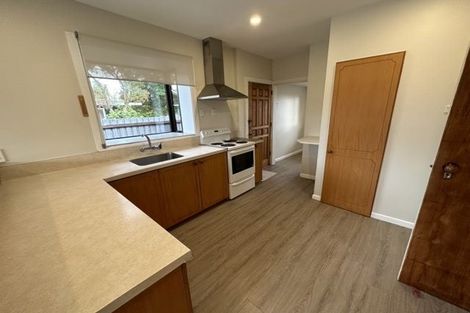 Photo of property in 32 Avonhead Road, Avonhead, Christchurch, 8042