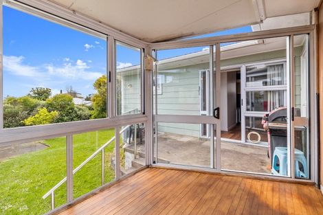Photo of property in 14 Exmouth Road, Northcote, Auckland, 0627