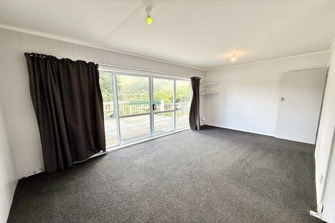 Photo of property in 17 Amundsen Grove, Stokes Valley, Lower Hutt, 5019