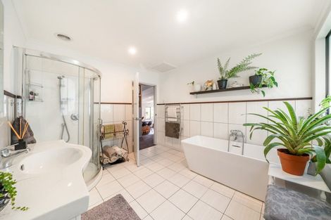 Photo of property in 17 Seymour Grove, Kingsley Heights, Upper Hutt, 5018