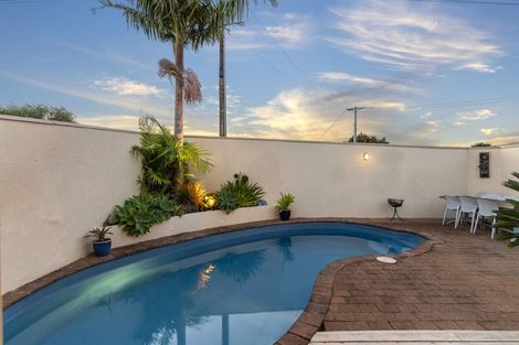 Photo of property in 82 Arran Road, Browns Bay, Auckland, 0630