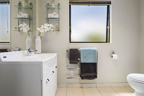 Photo of property in 15 Lilybank Crescent, East Tamaki, Auckland, 2013