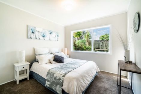Photo of property in 2/210 Sunnynook Road, Totara Vale, Auckland, 0627