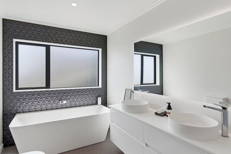 Photo of property in 11 Wilson Way, Waikanae, 5036