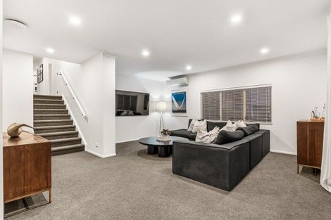 Photo of property in 4 Redfern Lane, Glenfield, Auckland, 0629