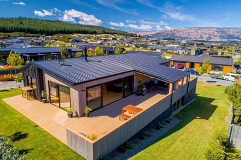 Photo of property in 35 Minaret Ridge, Wanaka, 9305