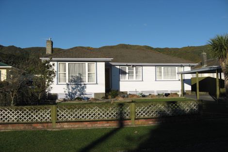Photo of property in 16 Roberts Street, Wainuiomata, Lower Hutt, 5014