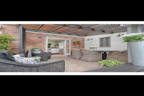 Photo of property in 8 Forrest Hill Road, Forrest Hill, Auckland, 0620