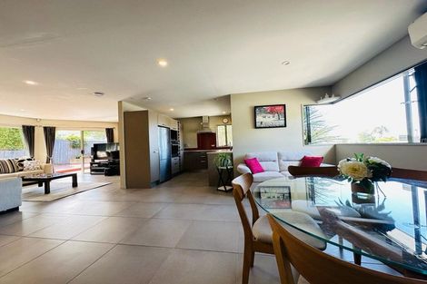 Photo of property in 2/91 Weldene Avenue, Glenfield, Auckland, 0629