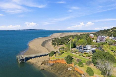 Photo of property in Signal Stn Road, Pouto, Te Kopuru, 0391