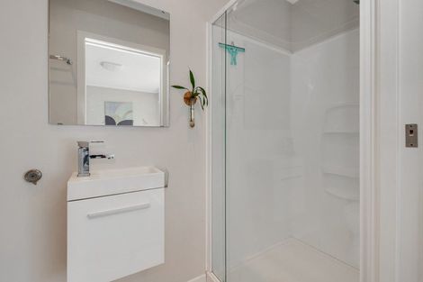 Photo of property in 1/52 Sunnynook Road, Sunnynook, Auckland, 0620
