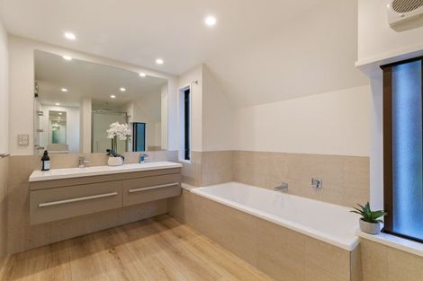 Photo of property in 17 The Terrace, Queenstown, 9300
