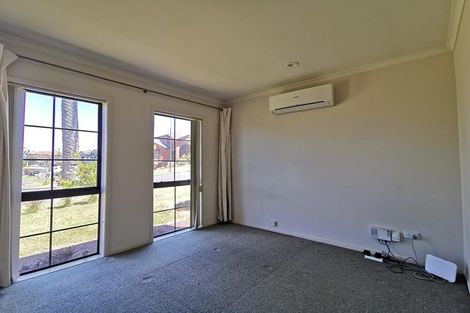 Photo of property in 21 San Pedro Place, Henderson, Auckland, 0612