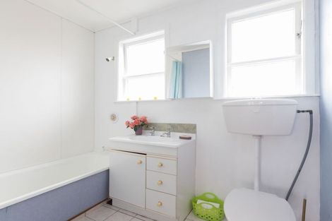 Photo of property in 3 Swansea Street, Cannons Creek, Porirua, 5024