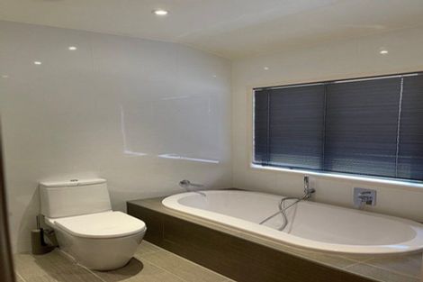 Photo of property in 8 Copperfield Terrace, Mellons Bay, Auckland, 2014