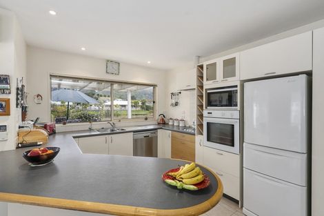 Photo of property in 5 Lorna Irene Drive, Raumati South, Paraparaumu, 5032
