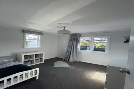 Photo of property in 206 Miromiro Road, Normandale, Lower Hutt, 5010