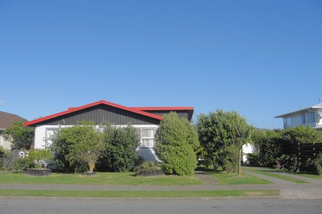 Photo of property in 93 Gloaming Hill, Titahi Bay, Porirua, 5022