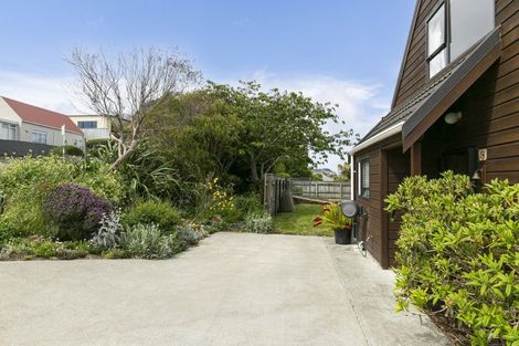 Photo of property in 19 Bassett Road, Johnsonville, Wellington, 6037