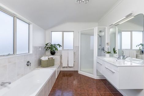 Photo of property in 9a Bundoran Way, Pinehill, Auckland, 0632