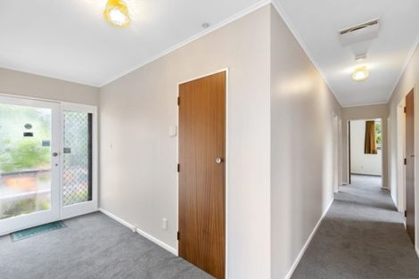 Photo of property in 4 Bloomsbury Grove, Newlands, Wellington, 6037