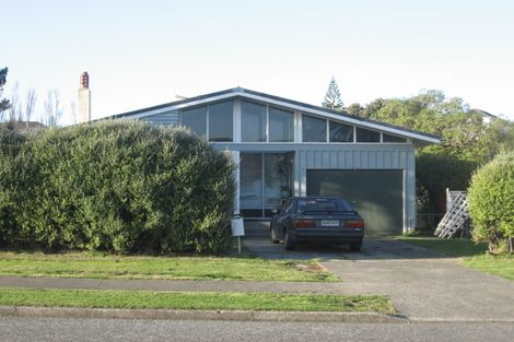 Photo of property in 21 Kapiti Crescent, Titahi Bay, Porirua, 5022