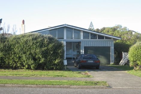 Photo of property in 21 Kapiti Crescent, Titahi Bay, Porirua, 5022