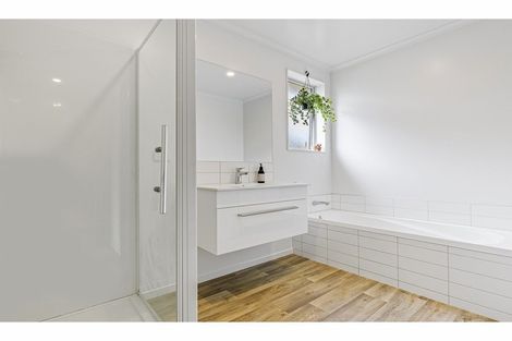 Photo of property in 5 George West Square West, Wigram, Christchurch, 8025