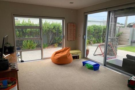 Photo of property in 12 Sackville Street, Fitzroy, New Plymouth, 4312