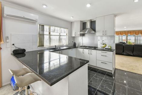 Photo of property in 1 Astelia Place, Goodwood Heights, Auckland, 2105