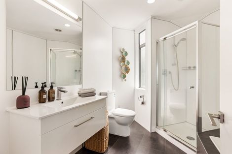 Photo of property in 11 Bank Street, Hillcrest, Auckland, 0627