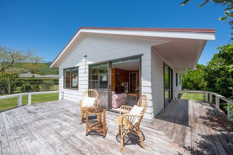 Photo of property in 16 Irwin Place, Kinloch, Taupo, 3377
