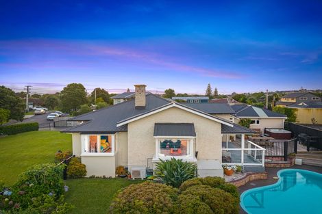Photo of property in 46 Rewarewa Road, Te Atatu Peninsula, Auckland, 0610