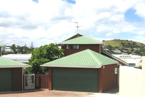 Photo of property in 2c Waterview Road, Stanley Point, Auckland, 0624