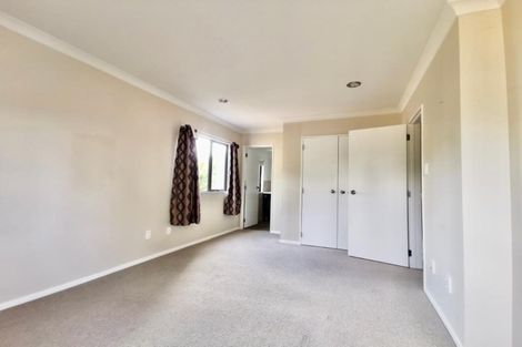 Photo of property in 1 Mark Edward Drive, Half Moon Bay, Auckland, 2012