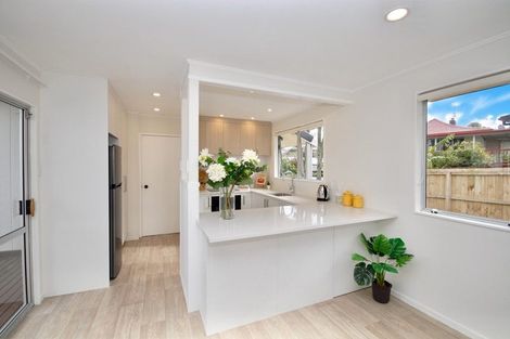 Photo of property in 1/17 Athena Drive, Totara Vale, Auckland, 0629