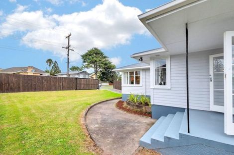 Photo of property in 60 Glen Marine Parade, Glendene, Auckland, 0602